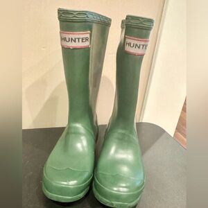 Hunter Classic Green Boots. Kids B12/G13